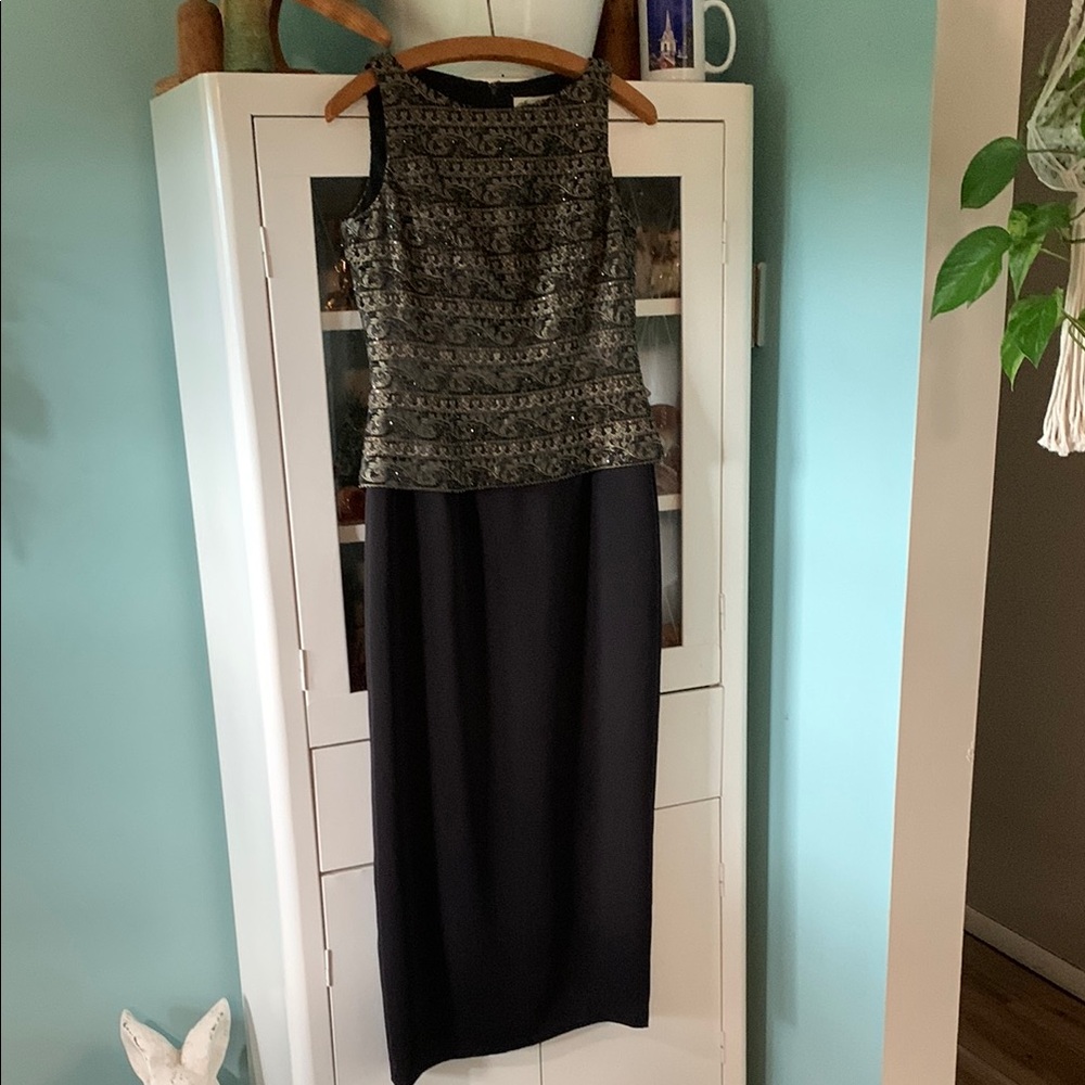 Marie St. Claire sz 6P Elegant Black and Gold Beaded Vintage euc Dress